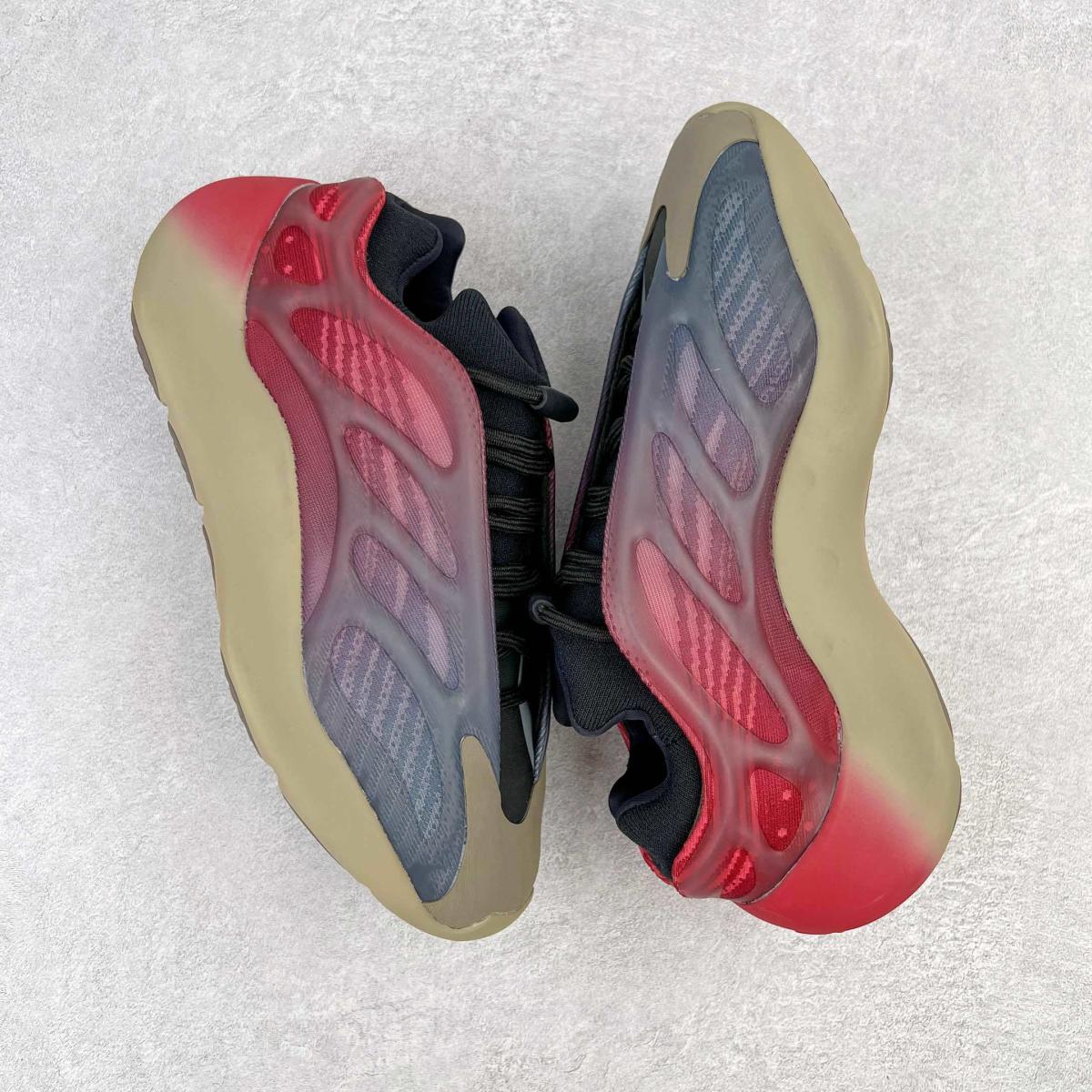 Adidas Yeezy -  Coconut 700V3 Grey Red - Imagem 2