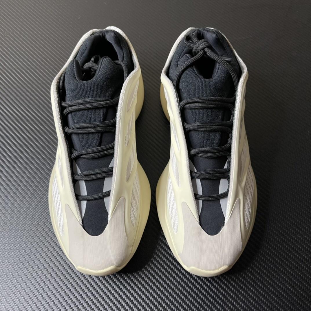 Adidas Yeezy -  CoconCoconut 700V3 Alien - Imagem 2