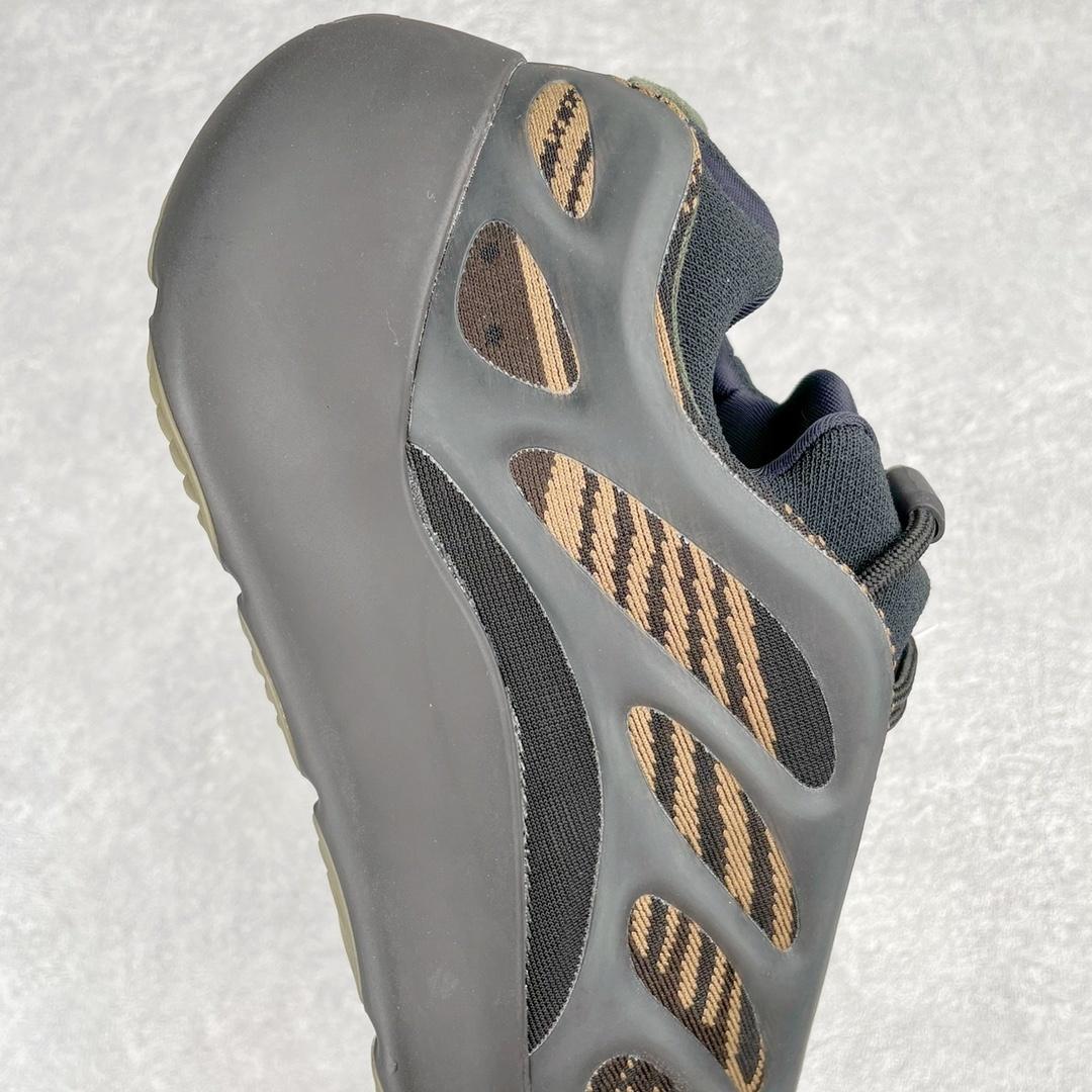 Adidas Yeezy - Coconut 700V3 Black Kirin Color - Imagem 3