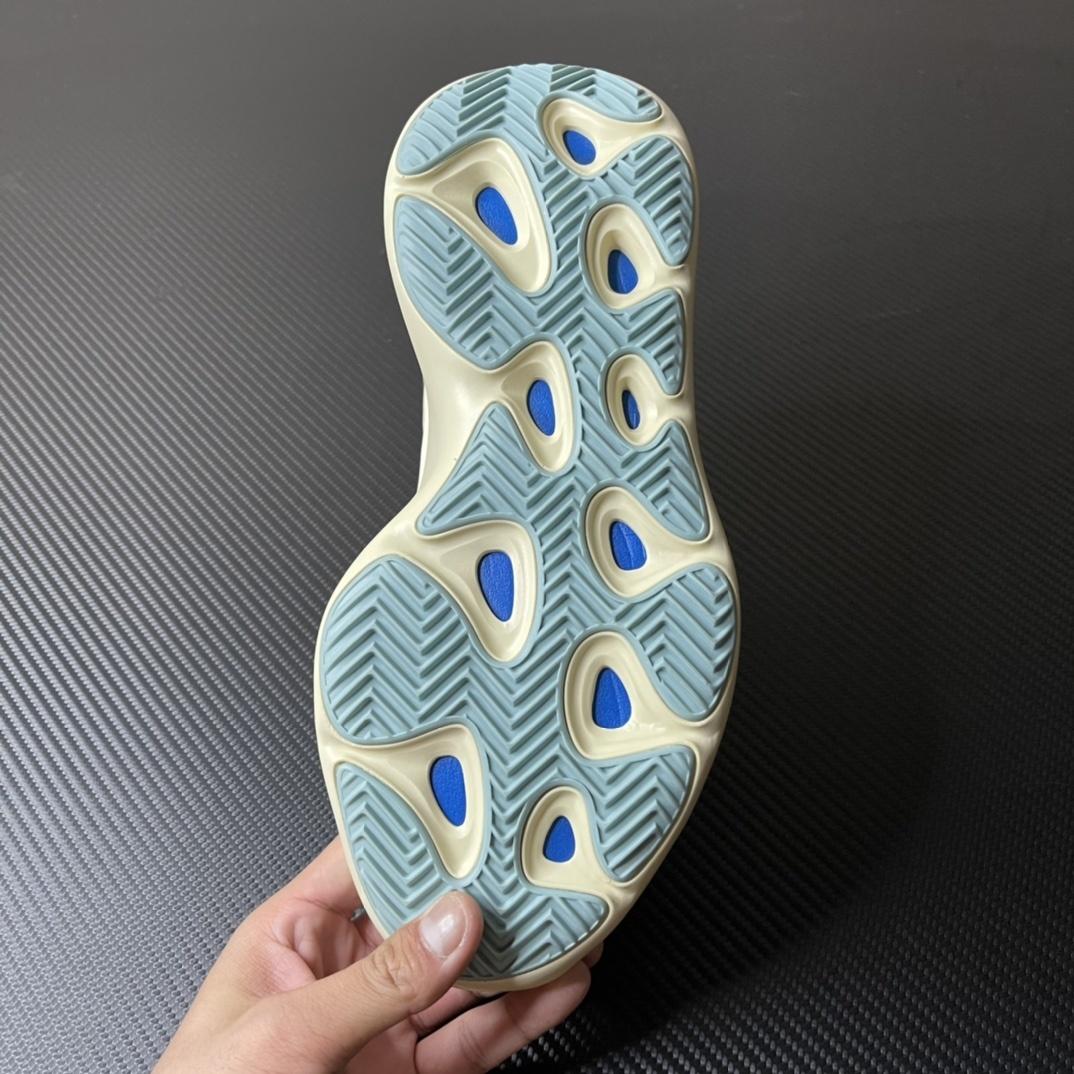 Adidas Yeezy -  CoconCoconut 700V3 Alien - Imagem 3